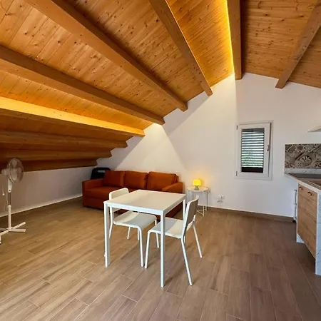 Villino Delle Rondini * チェファル
